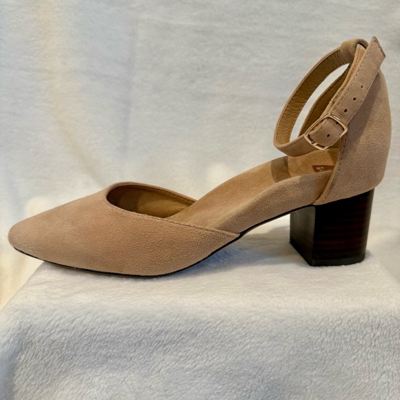 Bared Footwear Suede Tan D'Orsay style heels like new! - Picture 5 of 11